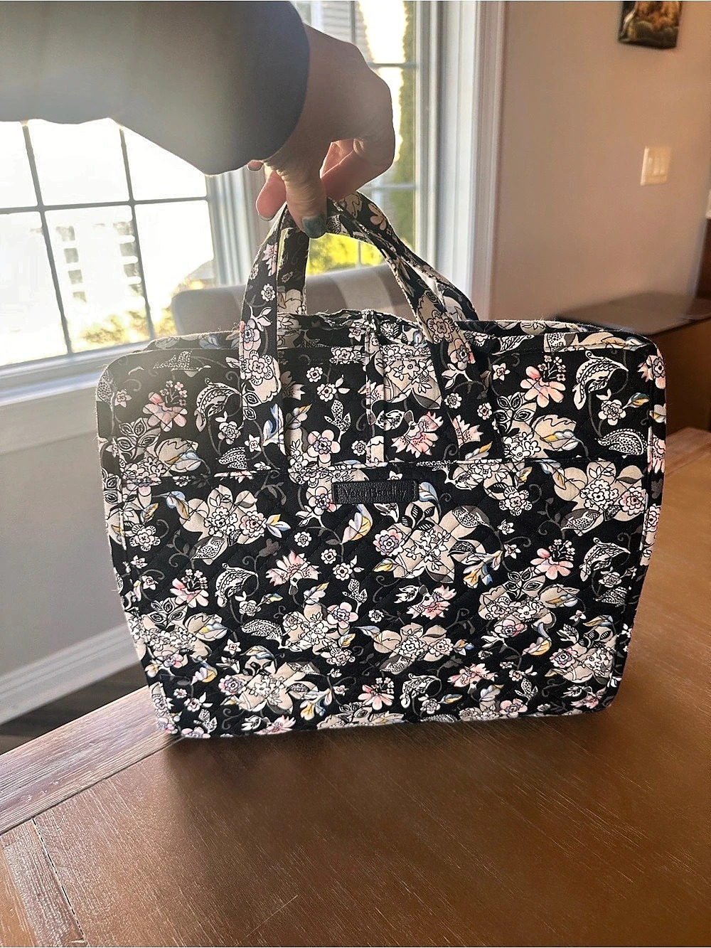 EUC Vera Bradley Iconic Hanging Travel Organizer in Black & white